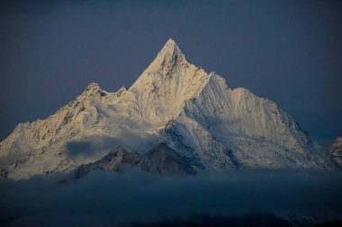 Doğu Tibet 'teki Kawa Karpo Dağı manzarası, Yunnan, Çin