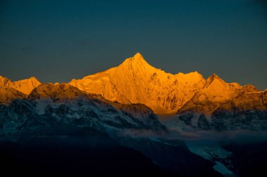 Doğu Tibet 'teki Kawa Karpo Dağı manzarası, Yunnan, Çin