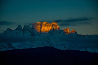 Doğu Tibet 'teki Kawa Karpo Dağı manzarası, Yunnan, Çin