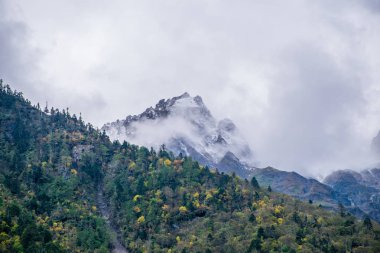 Doğu Tibet 'teki Kawa Karpo Dağı manzarası, Yunnan, Çin