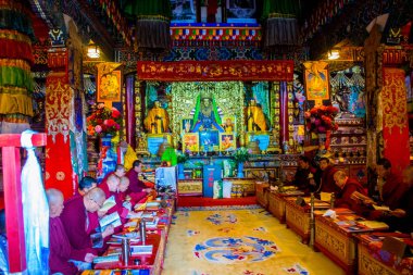 Lijiang bölgesindeki tapınağın içinde, Yunnan, Çin