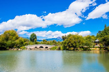 Lijiang bölgesinin geleneksel mimarisi ve doğası, Yunnan, Çin