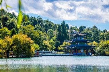 Lijiang bölgesinin geleneksel mimarisi ve doğası, Yunnan, Çin