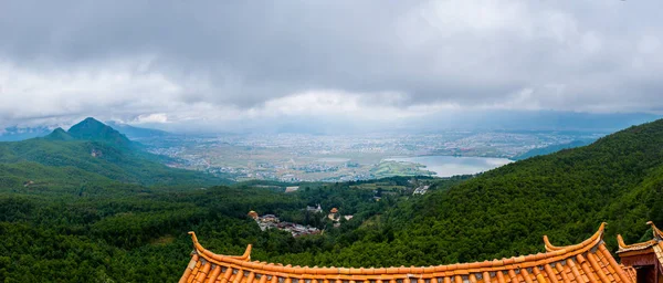 麗江県 雲南省 中国の伝統的な建築と自然 — ストック写真