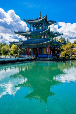 Lijiang bölgesinin geleneksel mimarisi ve doğası, Yunnan, Çin
