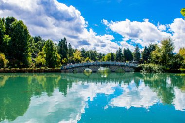 Lijiang bölgesinin geleneksel mimarisi ve doğası, Yunnan, Çin