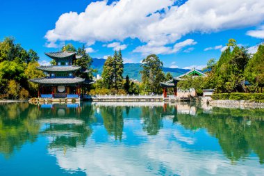 Lijiang bölgesinin geleneksel mimarisi ve doğası, Yunnan, Çin