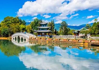 Lijiang bölgesinin geleneksel mimarisi ve doğası, Yunnan, Çin