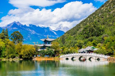 Lijiang bölgesinin geleneksel mimarisi ve doğası, Yunnan, Çin