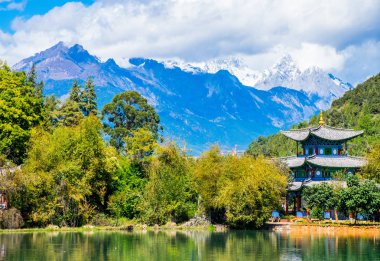Lijiang bölgesinin geleneksel mimarisi ve doğası, Yunnan, Çin
