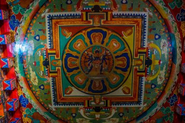 Litang 'daki tapınağın içinde, Doğu Tibet, Sichuan, Çin