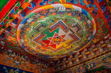 Litang 'daki tapınağın içinde, Doğu Tibet, Sichuan, Çin