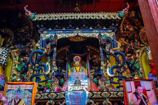 Palyul Sichuan China Maio 2016 Estátua Ouro Guru Rinpoche Mosteiro — Fotografia de Stock