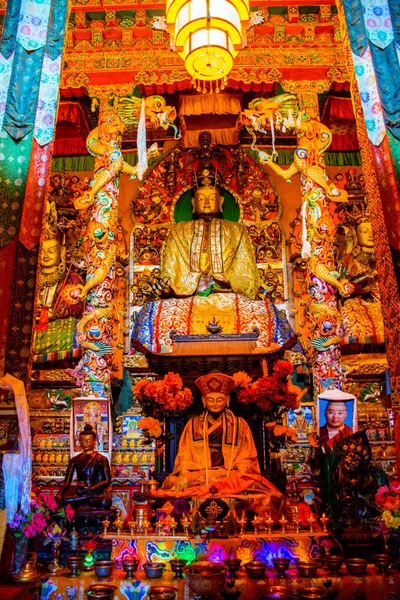 Palyul Sichuan Cina Maggio 2016 Statua Oro Del Guru Rinpoche — Foto Stock