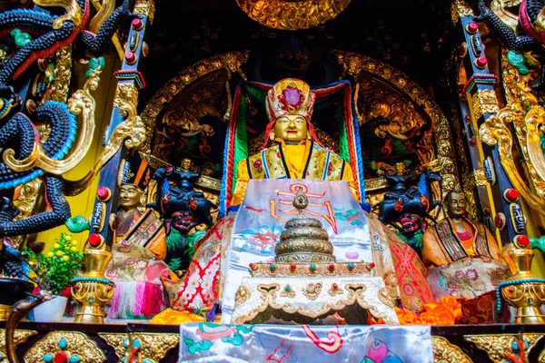 Palyul Sichuan China Maio 2016 Estátua Ouro Guru Rinpoche Mosteiro — Fotografia de Stock