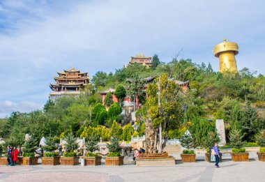 Şangri-La İlçesi 'nden geçen Yunnan 
