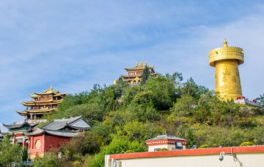 Şangri-La İlçesi 'nden geçen Yunnan 