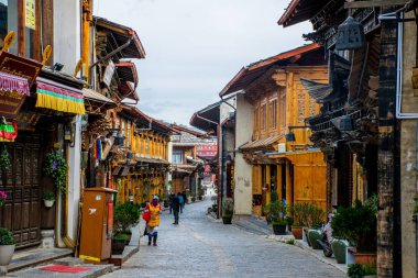 Şangri-La İlçesi 'nden geçen Yunnan 