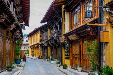 Şangri-La İlçesi 'nden geçen Yunnan 