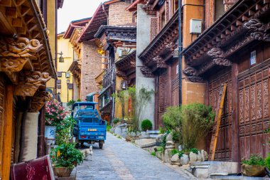 Şangri-La İlçesi 'nden geçen Yunnan 