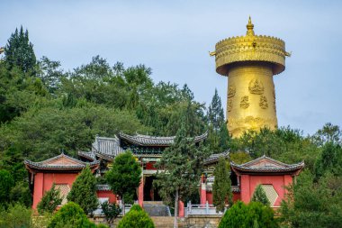 Şangri-La İlçesi 'nden geçen Yunnan 