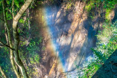 Yunnan, Tengchong ilçesinden geçiyor. 