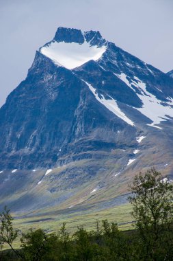 Gündüz Kebnekaise Dağı manzarası, İsveç 