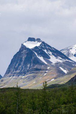 Gündüz Kebnekaise Dağı manzarası, İsveç 