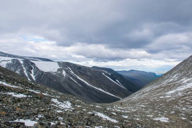 Gündüz Kebnekaise Dağı manzarası, İsveç 