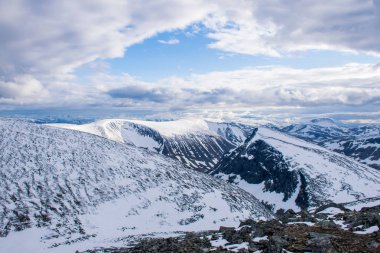 Gündüz Kebnekaise Dağı manzarası, İsveç 