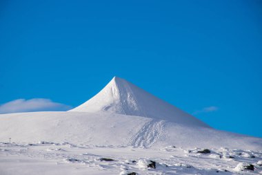 Gündüz Kebnekaise Dağı manzarası, İsveç 