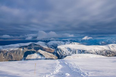 Gündüz Kebnekaise Dağı manzarası, İsveç 