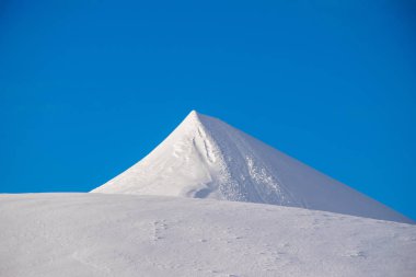 Gündüz Kebnekaise Dağı manzarası, İsveç 