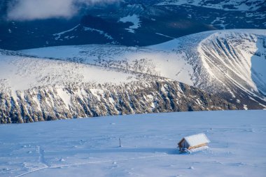 Gündüz Kebnekaise Dağı manzarası, İsveç 