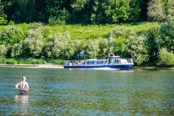Boot Schwimmt Auf Dem Oka Fluss Kaluga Russland — Stockfoto