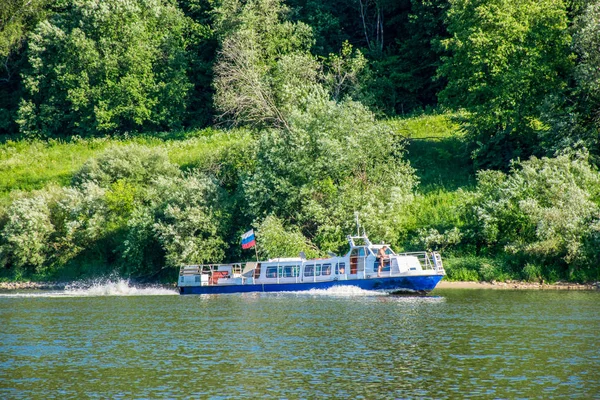 Boot Schwimmt Auf Dem Oka Fluss Kaluga Russland — Stockfoto