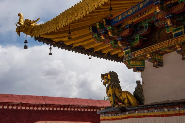 中国西藏中部拉萨的传统建筑 — 图库照片