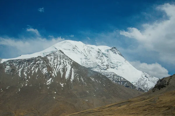 Gunung Tinggi Yang Indah Ditutupi Oleh Salju Dan Tibet Tengah — Stok Foto