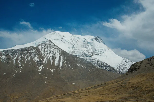 Gunung Tinggi Yang Indah Ditutupi Oleh Salju Dan Tibet Tengah — Stok Foto