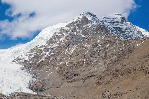 Hermosa Alta Montaña Cubierta Nieve Hielo Tíbet Central Camino Montaña —  Fotos de Stock