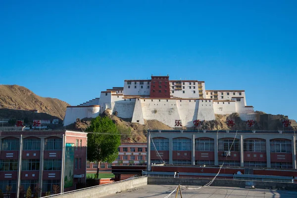 ギャンテ 中央チベット 2019年5月 チベット最大の仏教徒の仏教徒は 修道院ペルコルチョードで仏教徒のクンバム 翻訳は 千仏の仏 — ストック写真