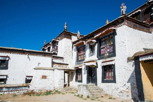 Shigatse Centralny Tybet Chiny Maj 2019 Wewnętrzny Dziedziniec Buddyjskiego Klasztoru — Zdjęcie stockowe