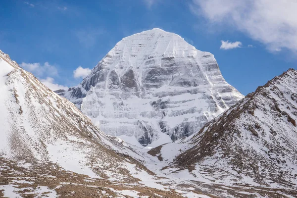 Kutsal Kailash Dağı çevresinde ritüel kora (yatra) sırasında inanılmaz manzarası. Batı Tibet'te Ngari sahne. Buda öğrencileri için kutsal bir yer. Namaz, sakinlik, hac ve meditasyon yeri
