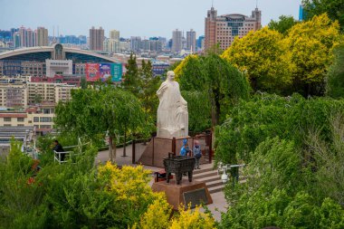 Urumçi - Sincan, Çin - Mayıs 2019: Xuar'daki Urumçi şehrinin havadan görünümü