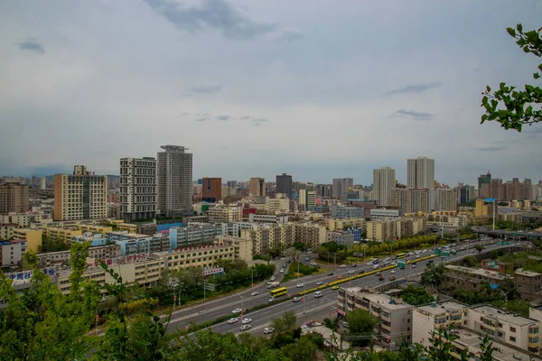 乌鲁木齐 中国新疆 2019年5月 新疆维吾尔自治区乌鲁木齐市的鸟瞰图 — 图库照片