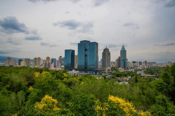 乌鲁木齐 中国新疆 2019年5月 新疆维吾尔自治区乌鲁木齐市的鸟瞰图 — 图库照片