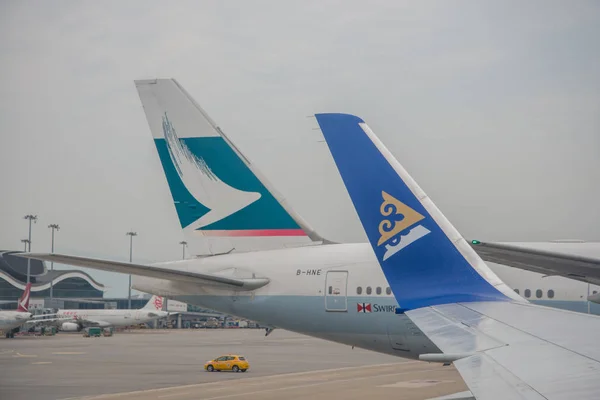 Samoloty Lotnisku Podczas Podróży Przez Hongkong Zwiedzanie Miasta Chiny — Zdjęcie stockowe
