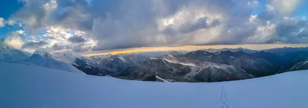 Vista Del Pico Pared Mármol Durante Amanecer Tian Shan Kazajstán — Foto de Stock
