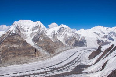 Khan Tengri tepesinin manzarası, Tian Shan, Kazakistan 