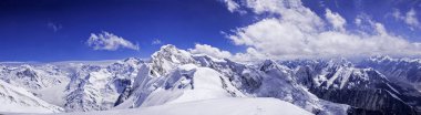 Khan Tengri tepesinin manzarası, Tian Shan, Kazakistan 
